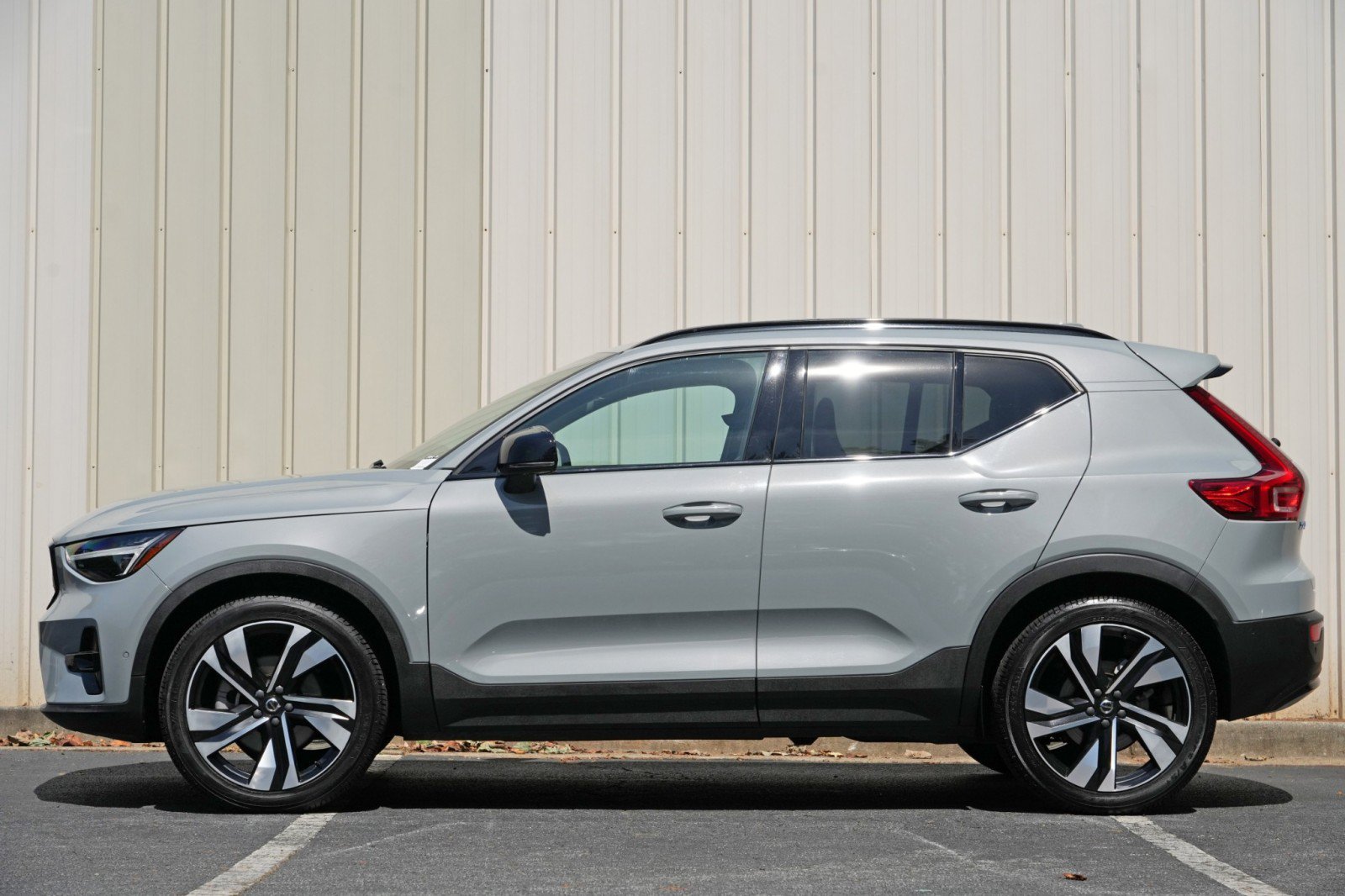 Used 2024 Volvo XC40 B5 Ultimate w/ Protection Package Premier AWD/4WD image 7