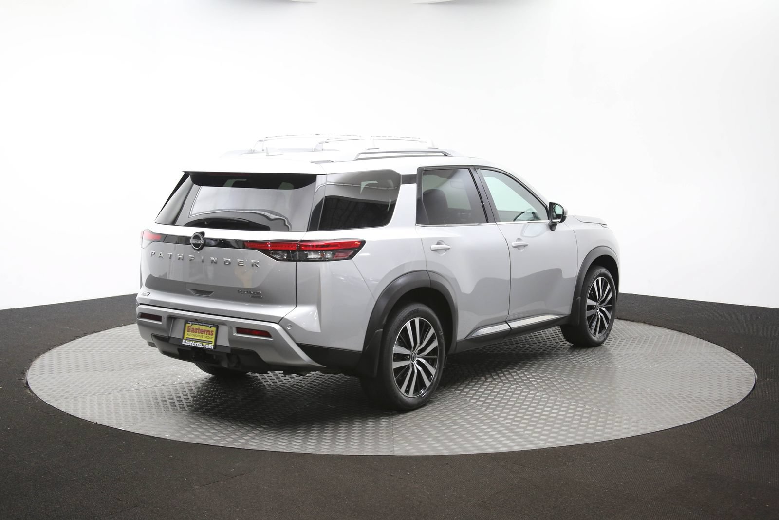Used 2023 Nissan Pathfinder Platinum AWD/4WD image 38