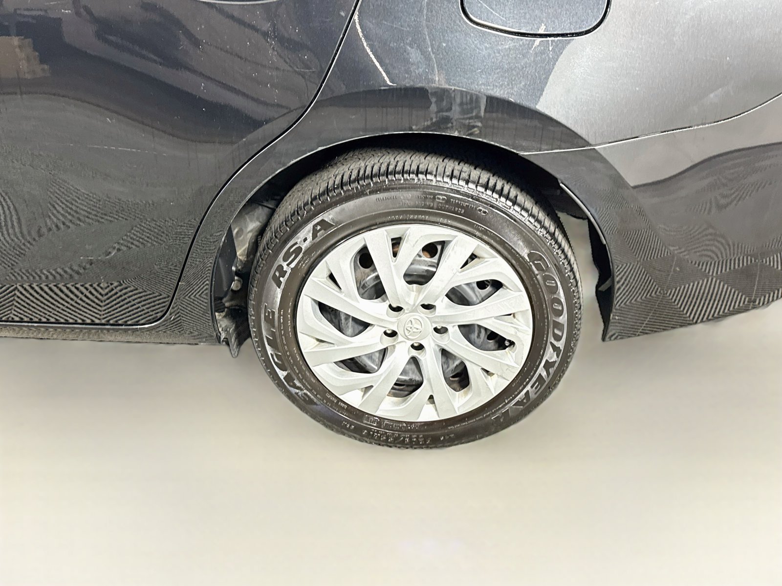 Used 2018 Toyota Corolla LE FWD image 22