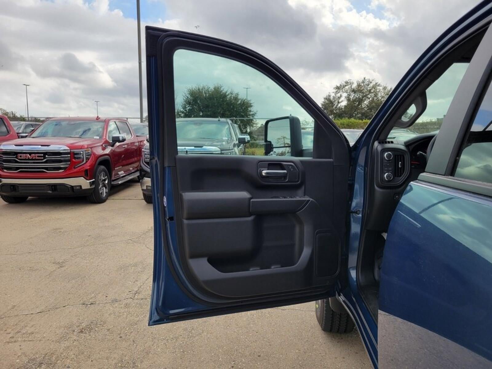 New 2026 GMC Sierra 2500 Pro w/ 1SA Pro Safety Plus Package AWD/4WD image 13