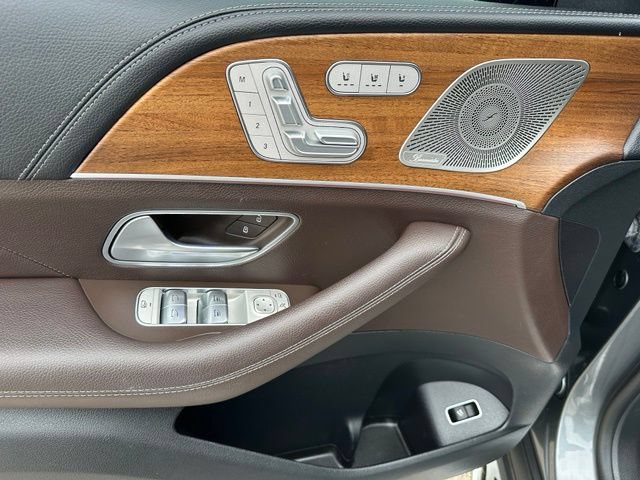 Used 2023 Mercedes-Benz GLS 450 4MATIC image 46