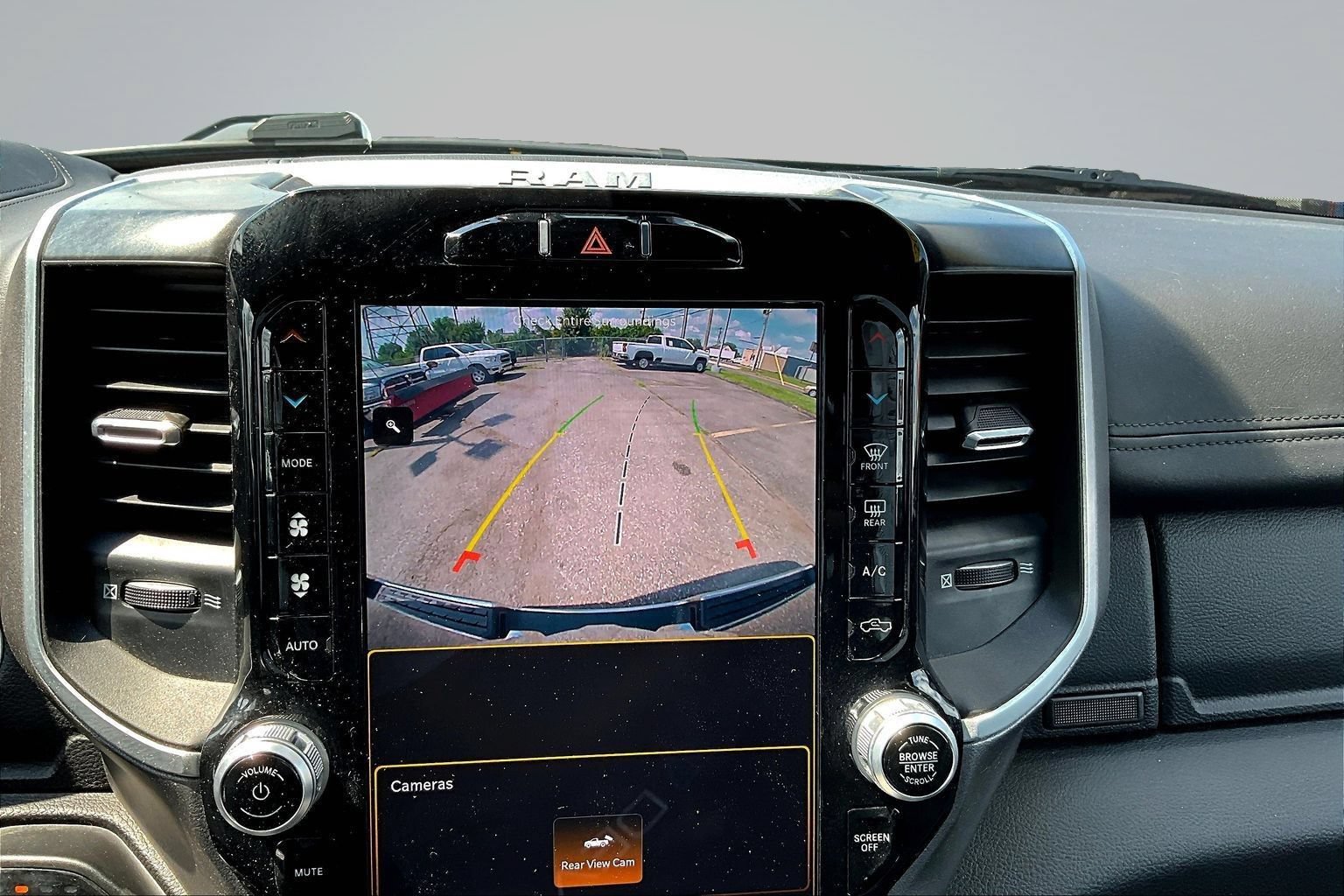 Used 2023 RAM 1500 Big Horn AWD/4WD image 12