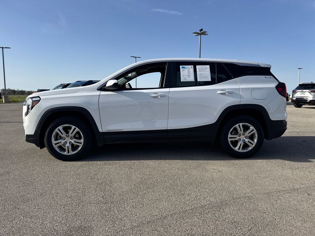 Used 2024 GMC Terrain SLE image 3