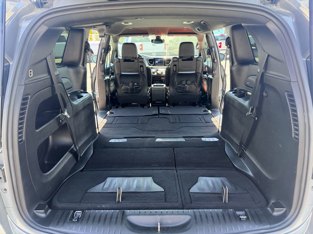 Used 2020 Chrysler Pacifica Touring-L Plus w/ S Appearance Package FWD image 24