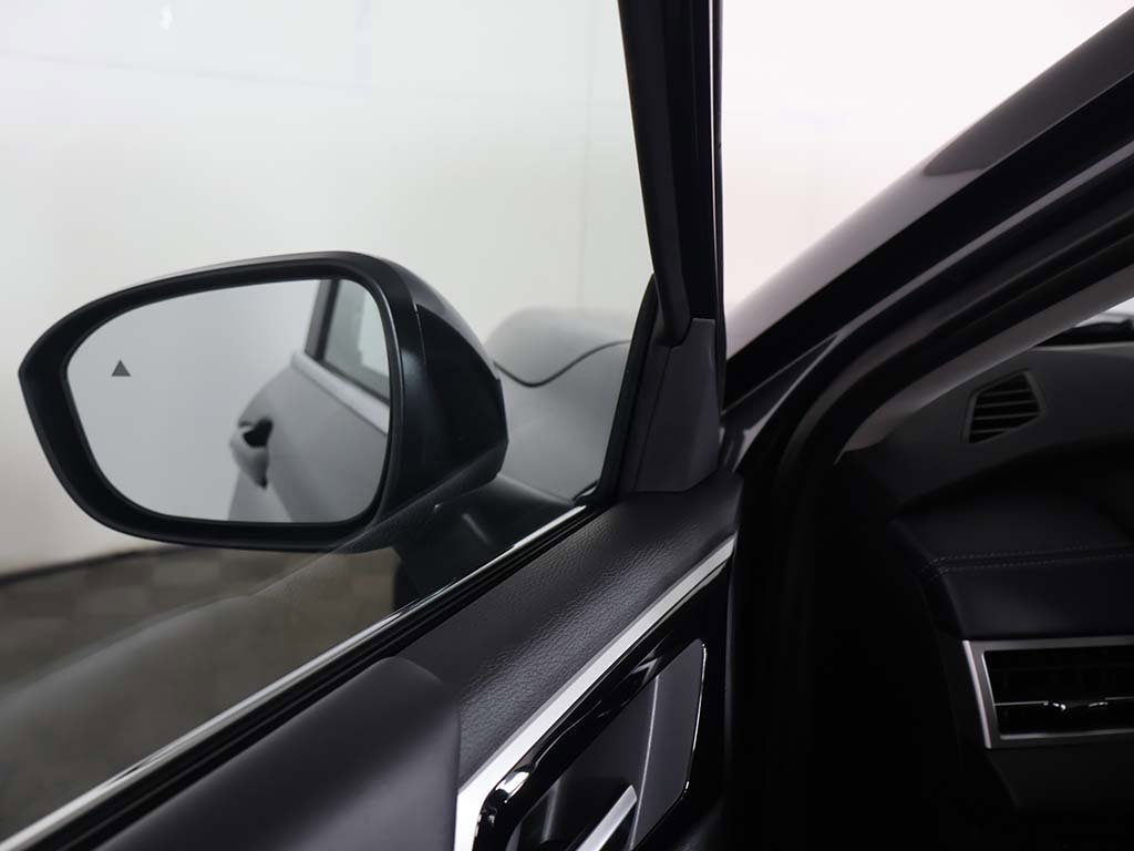 New 2025 Mitsubishi Outlander SE image 43