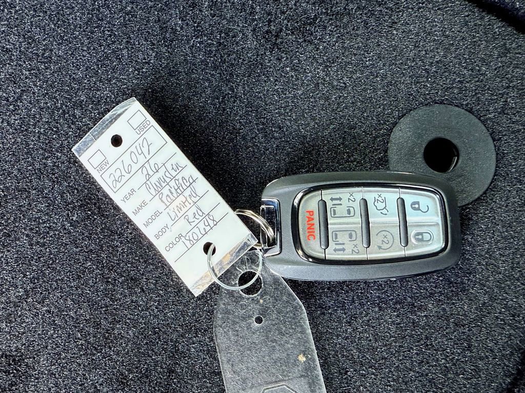 New 2026 Chrysler Pacifica Limited w/ Uconnect Theater Family Group image 35