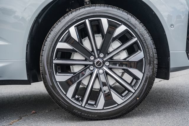 New 2026 Volvo XC60 B5 Ultra w/ Protection Package Premier AWD/4WD image 18
