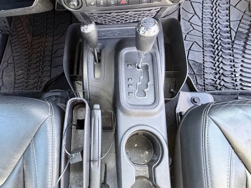 Used 2014 Jeep Wrangler Unlimited Rubicon w/ Connectivity Group image 16