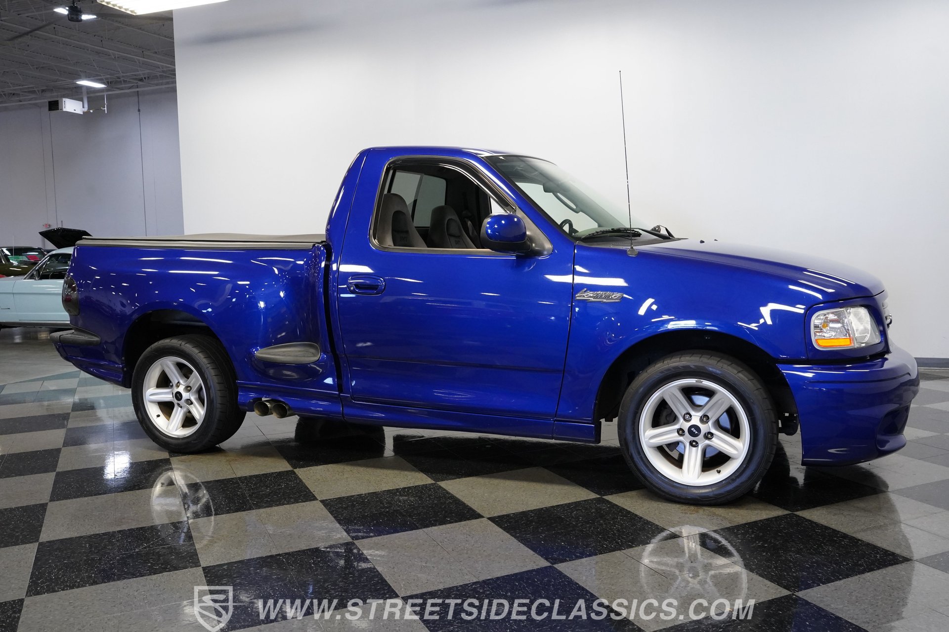 Used 2003 Ford F150 Lightning RWD image 16