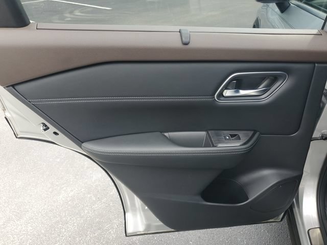 Certified 2023 Nissan Rogue Platinum w/ Platinum Premium Package FWD image 7