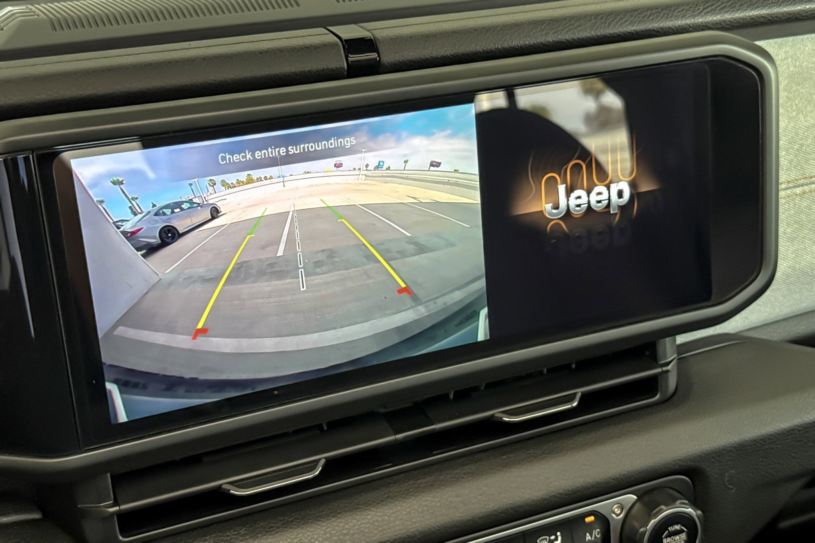 Used 2024 Jeep Wrangler Unlimited AWD/4WD image 18