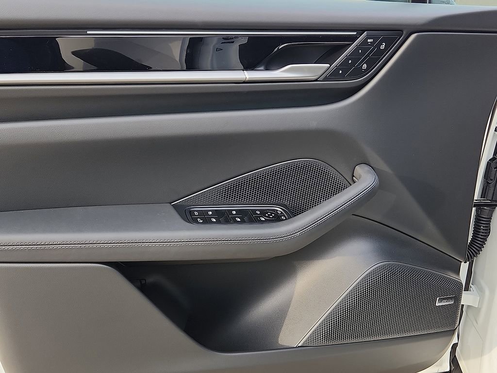 New 2026 Porsche Macan 4S Electric image 12