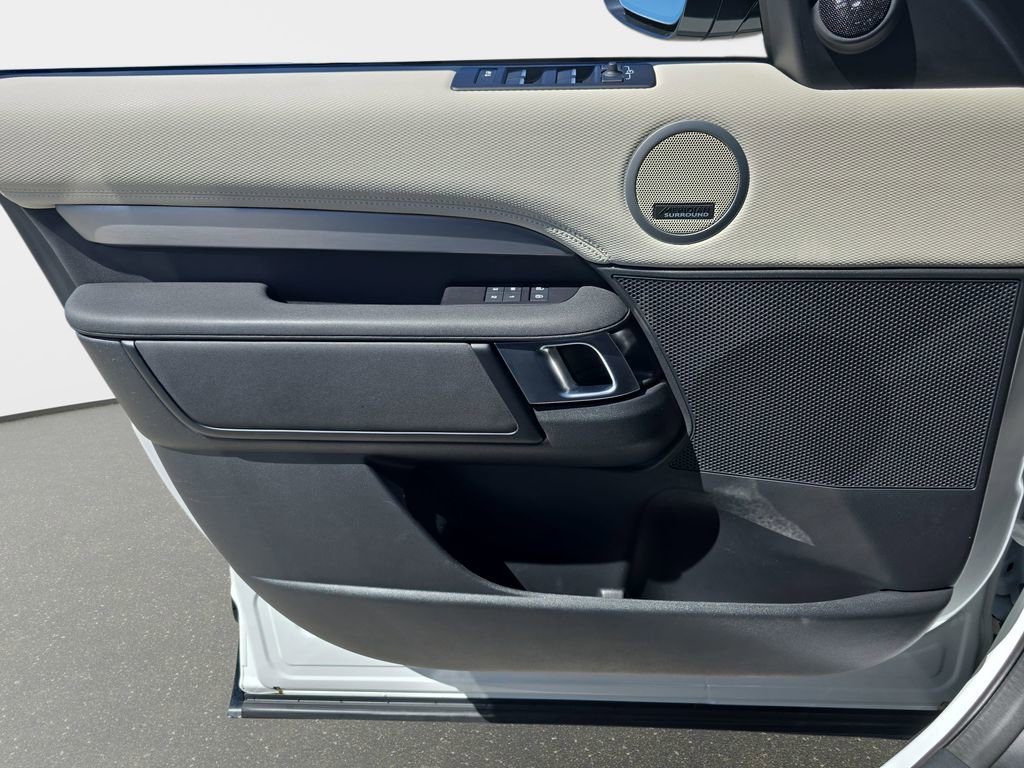 Certified 2023 Land Rover Discovery HSE R-Dynamic image 29