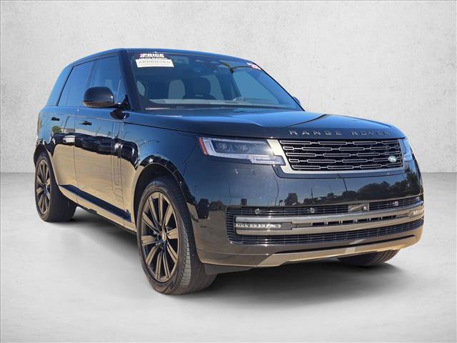 Used 2025 Land Rover Range Rover SE AWD/4WD image 3
