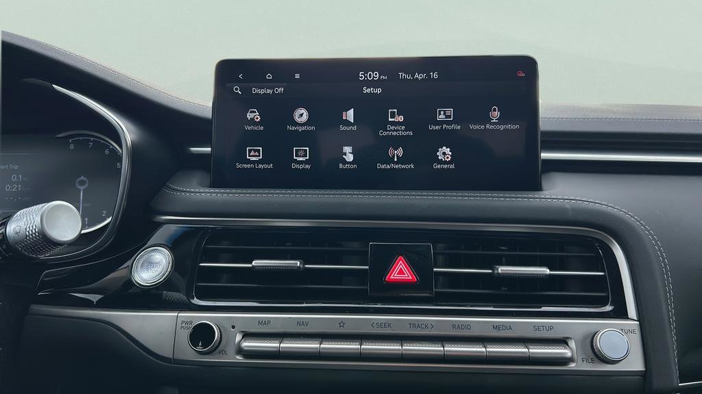 Used 2025 Genesis G70 2.5T image 23