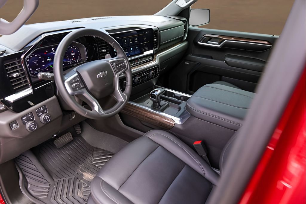 Used 2024 Chevrolet Silverado 1500 LT Trail Boss w/ Convenience Package II AWD/4WD image 9