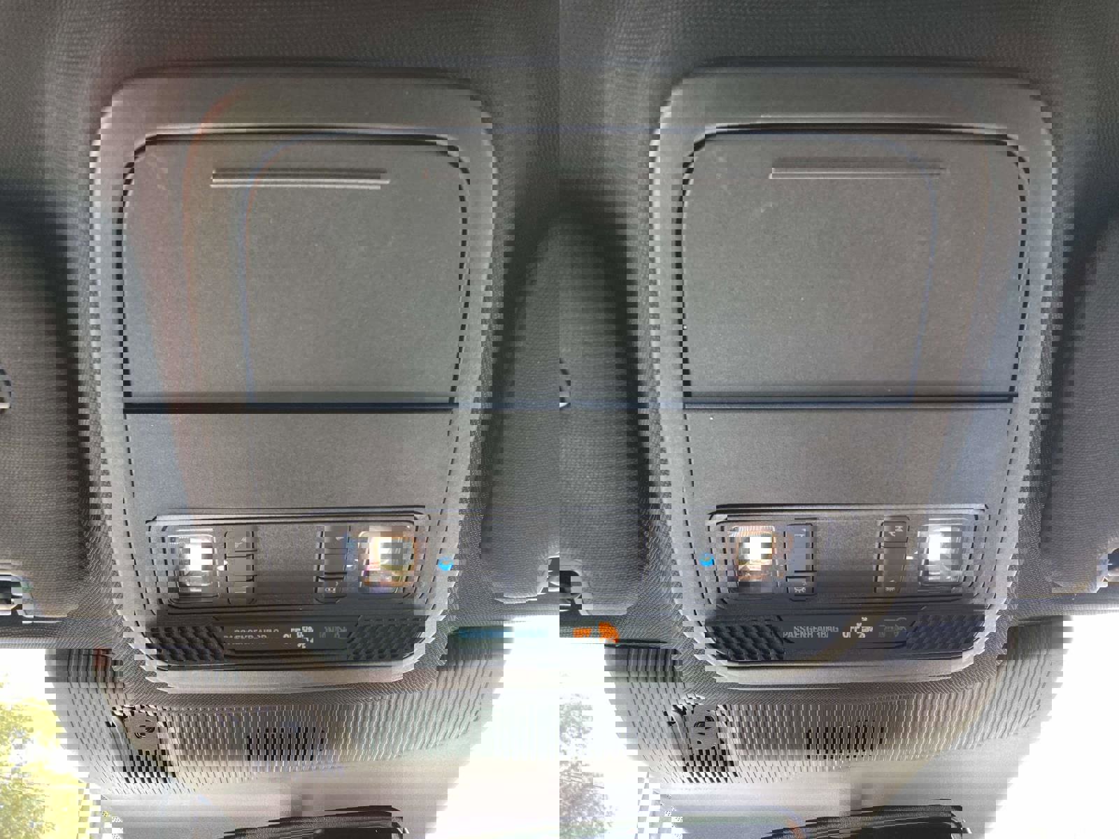 Used 2025 Ford Explorer ST-Line w/ Premium Package image 31