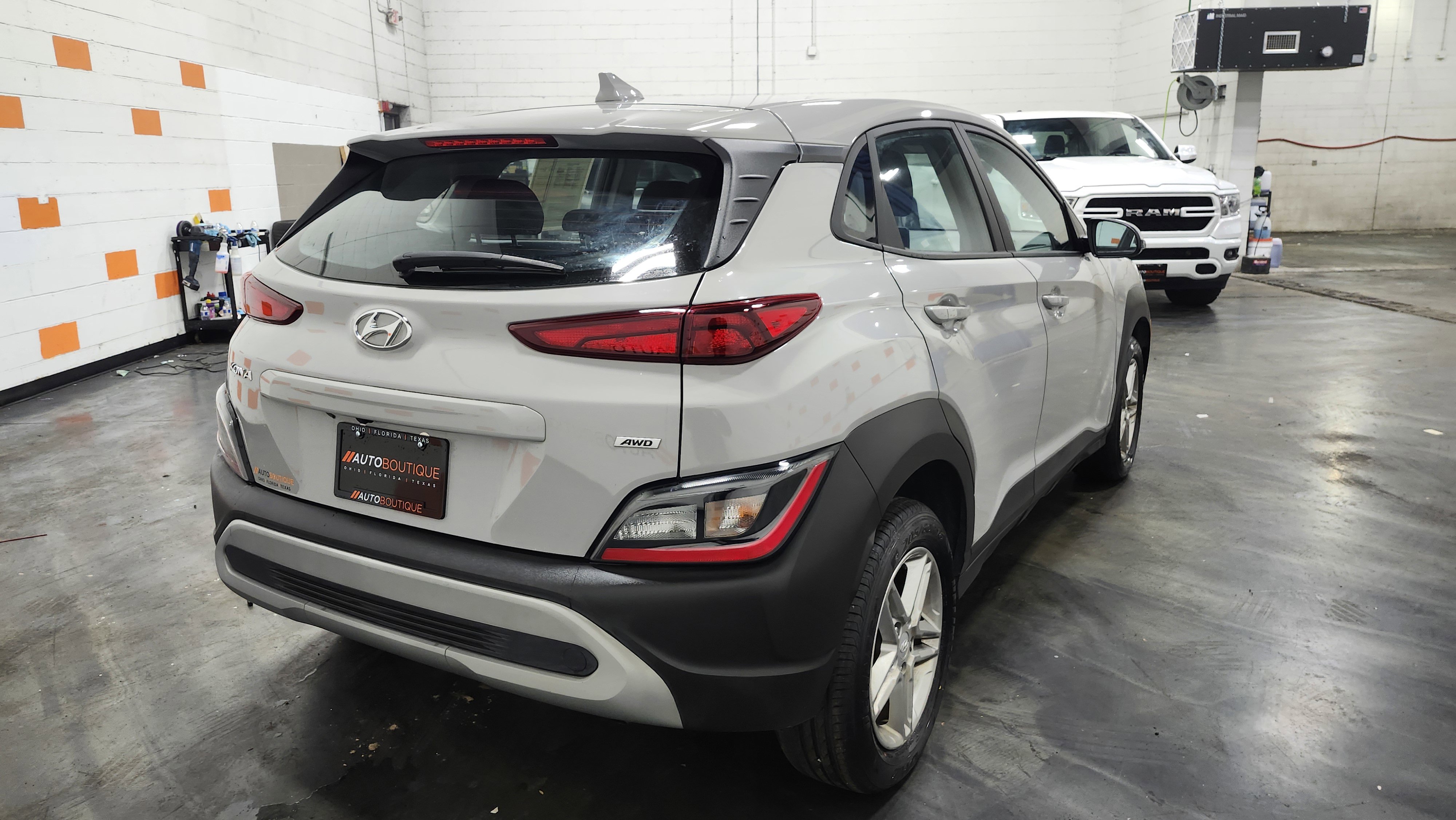 Used 2023 Hyundai Kona SE image 16