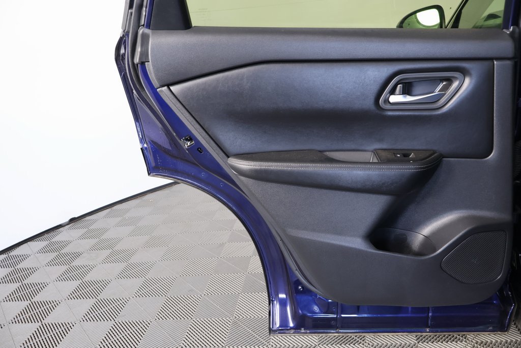 Used 2025 Nissan Rogue SV FWD image 13