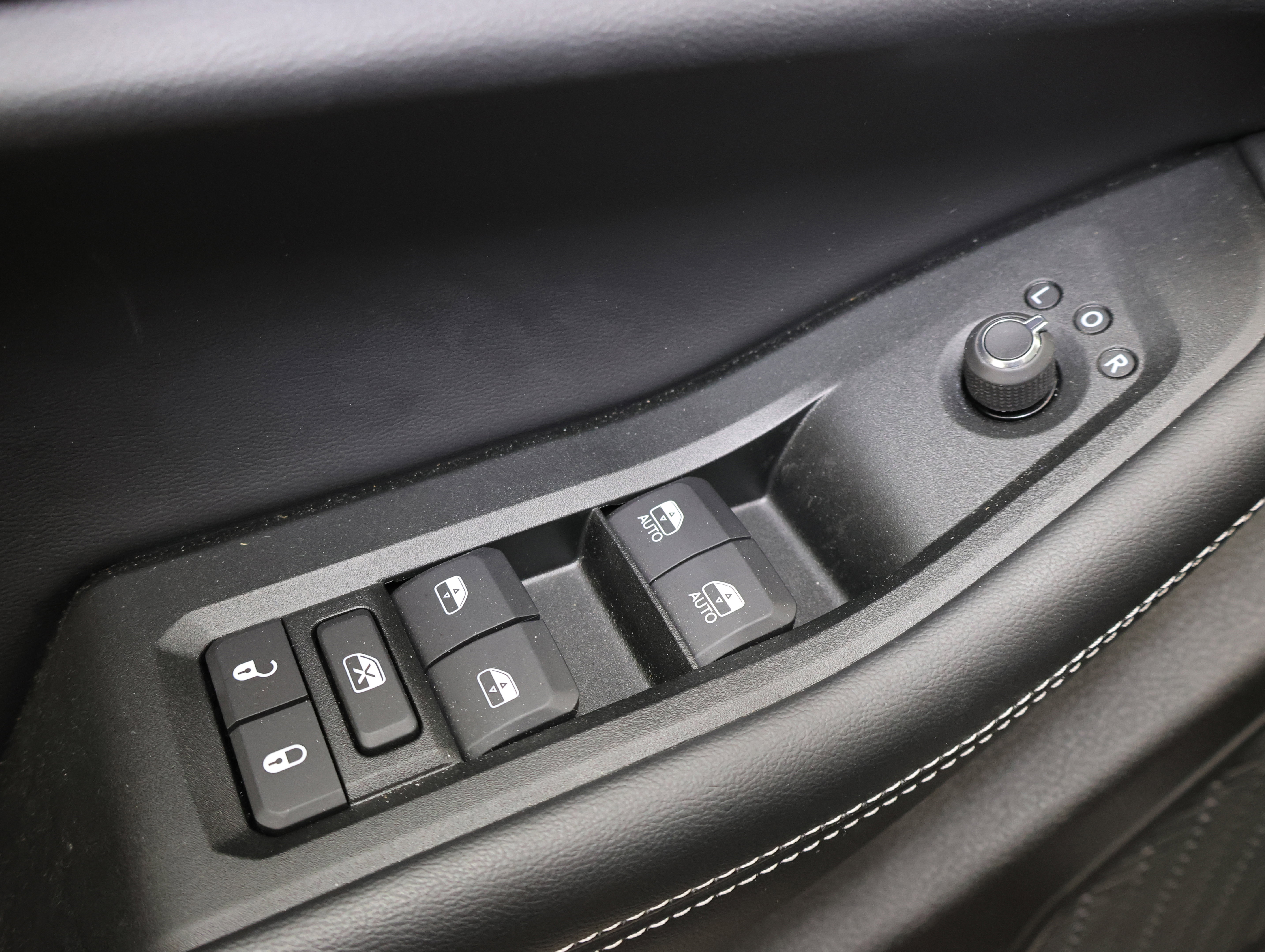 Used 2025 Jeep Grand Cherokee Limited w/ Luxury Tech Group II image 50