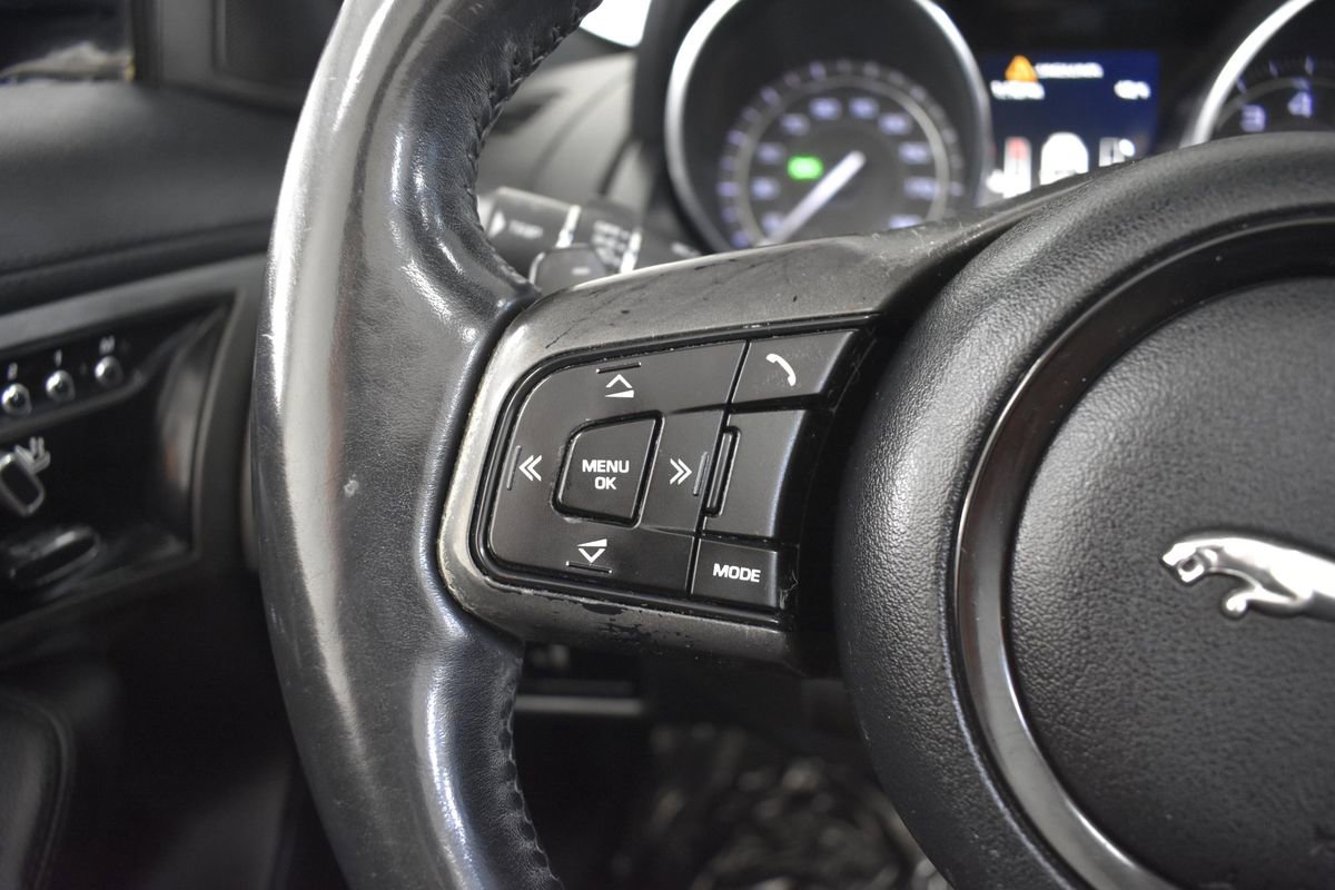 Used 2014 Jaguar F-TYPE image 17