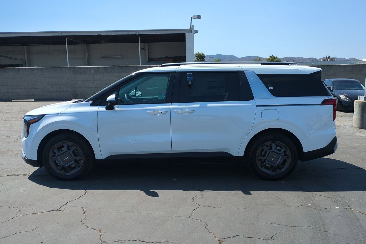 New 2026 Kia Carnival EX image 8