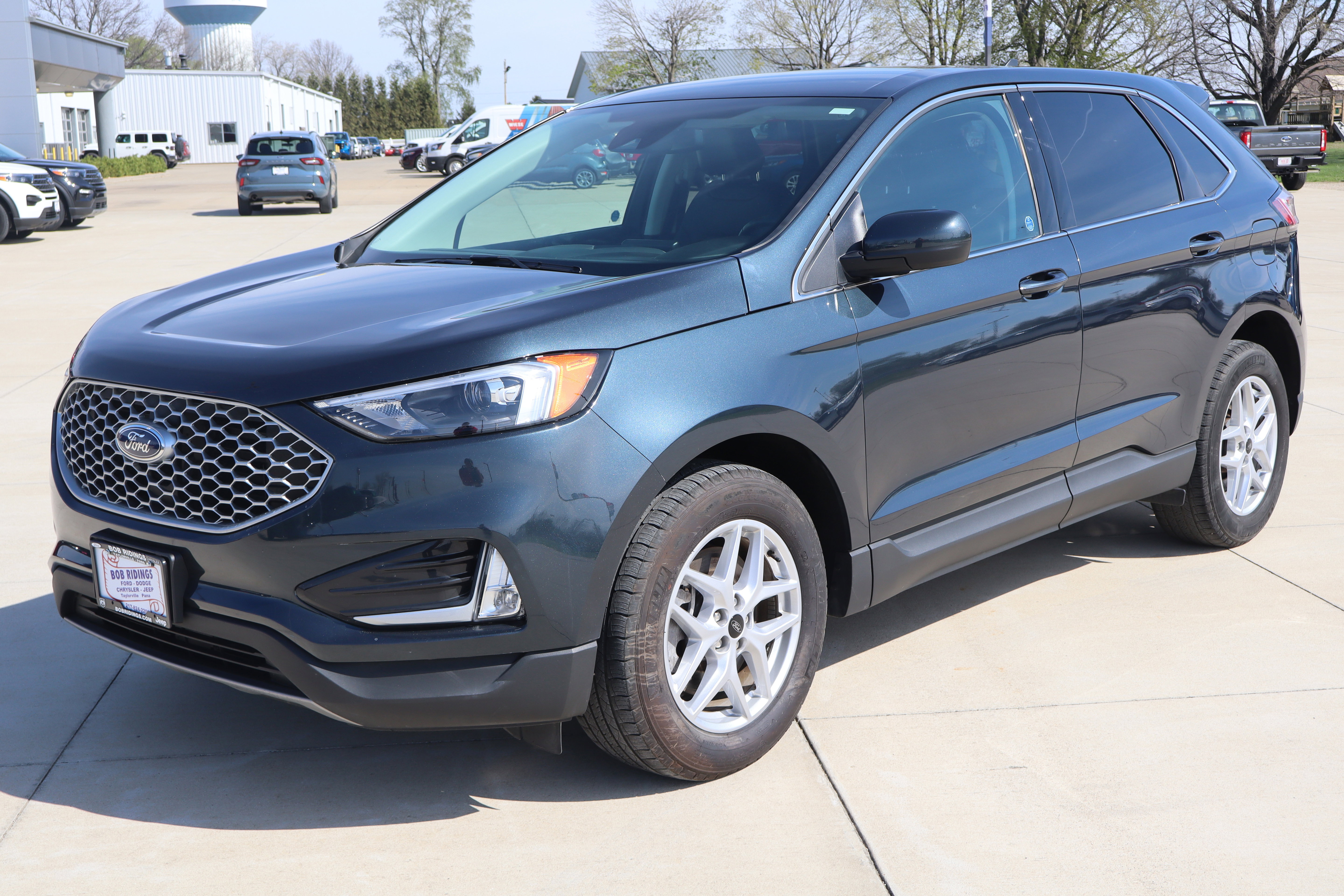 Used 2024 Ford Edge SEL w/ Convenience Package AWD/4WD image 2