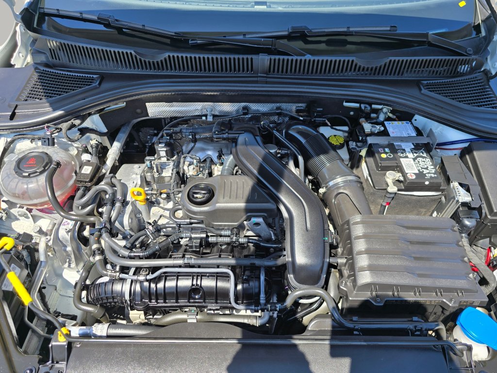 Used 2024 Volkswagen Jetta SE FWD image 35