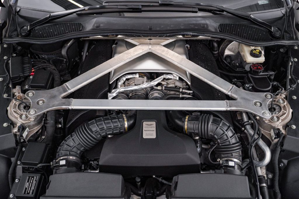 Used 2019 Aston Martin V8 Vantage Coupe RWD image 35