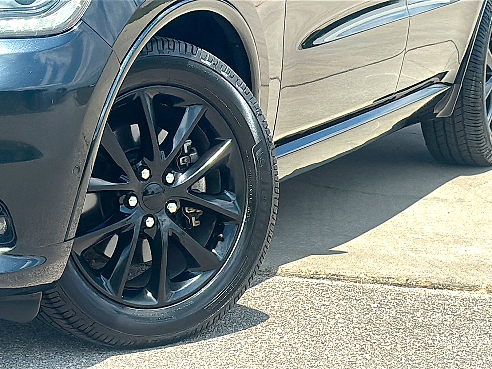 Used 2018 Dodge Durango R/T w/ Blacktop Package RWD image 3