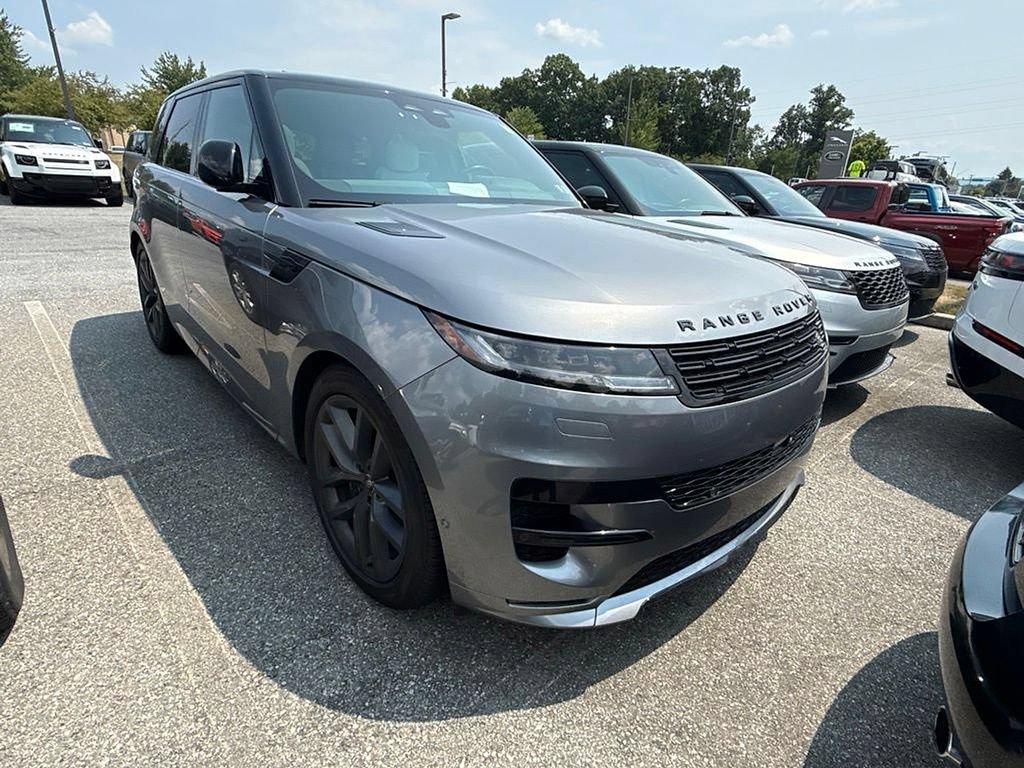 Used 2024 Land Rover Range Rover Sport Dynamic SE AWD/4WD image 3