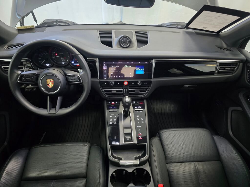 Certified 2024 Porsche Macan image 18