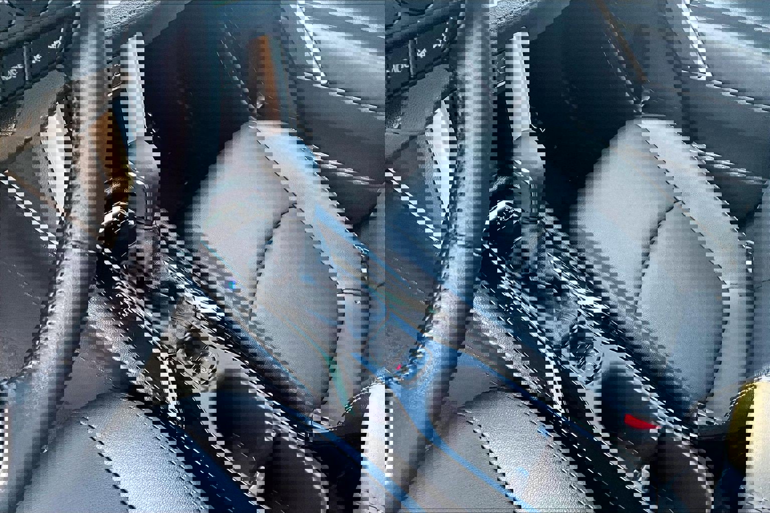 Used 2025 Toyota Corolla Cross XLE image 16