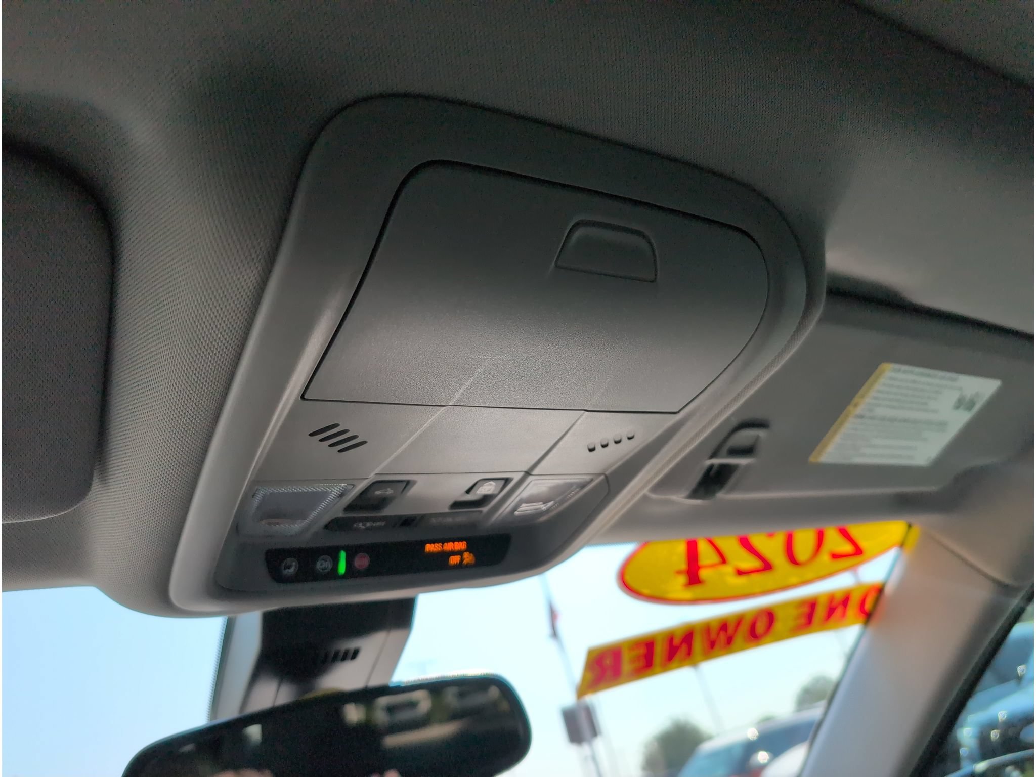 Used 2024 GMC Terrain SLE w/ Driver Convenience Package FWD image 27