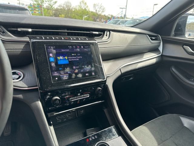 Used 2025 Jeep Grand Cherokee L Laredo image 5