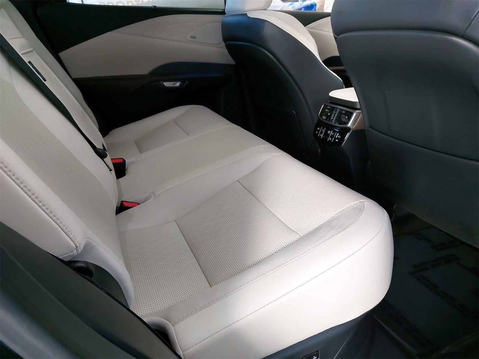 Used 2025 Lexus RX 450h AWD w/ Convenience Package image 11