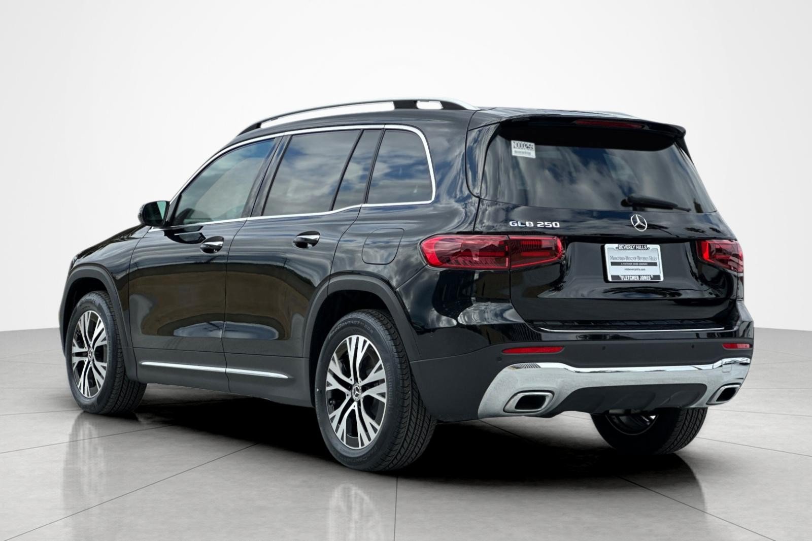 New 2025 Mercedes-Benz GLB 250 image 3