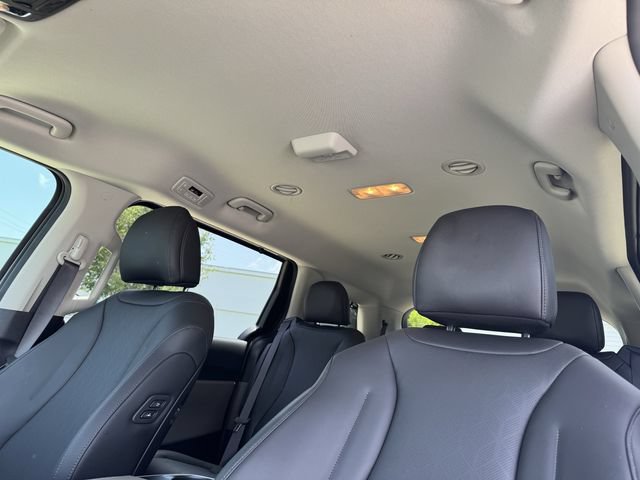 Used 2025 Kia Carnival EX FWD image 26