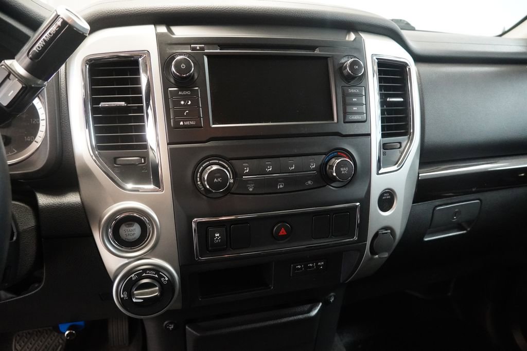 Used 2019 Nissan Titan SV AWD/4WD image 15