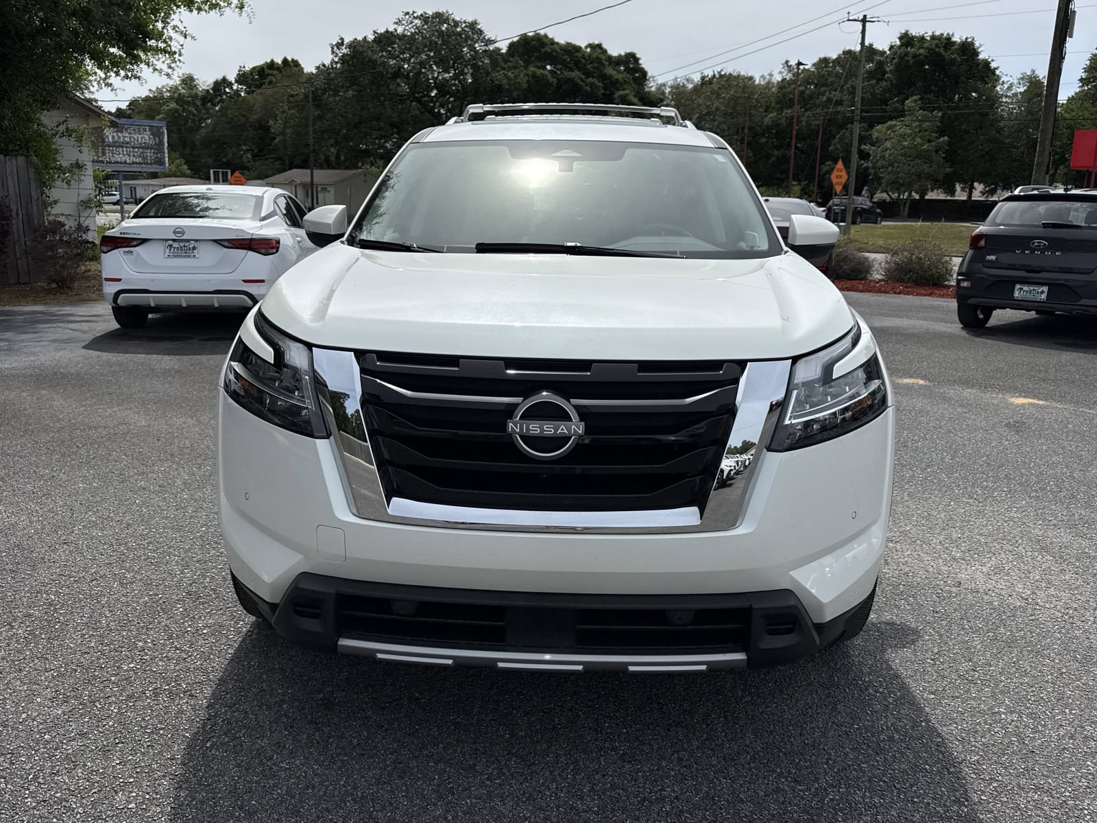 Used 2023 Nissan Pathfinder SL w/ SL Premium Package AWD/4WD image 8