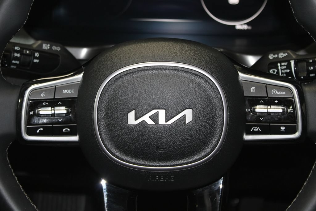 Used 2023 Kia Sorento SX AWD/4WD image 13