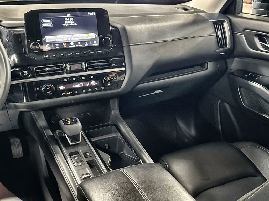 Used 2025 Nissan Pathfinder SL image 26