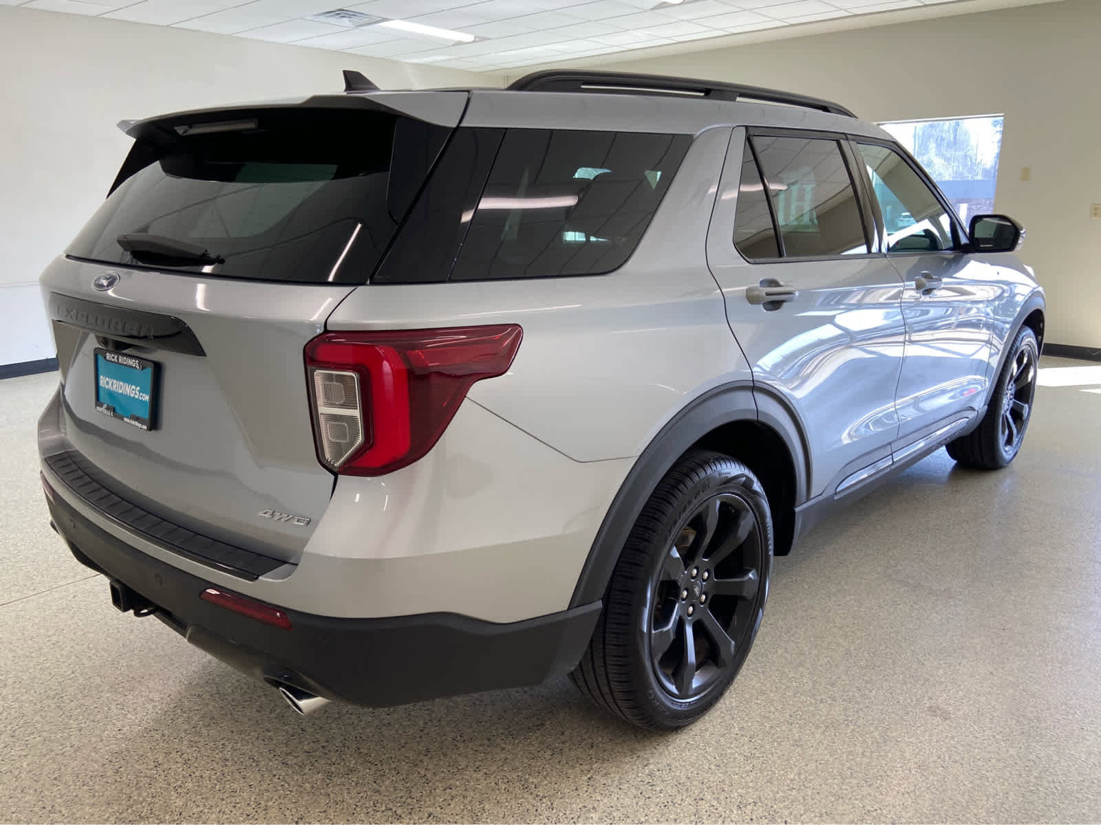 Used 2024 Ford Explorer ST-Line w/ Class IV Trailer Tow Package AWD/4WD image 7