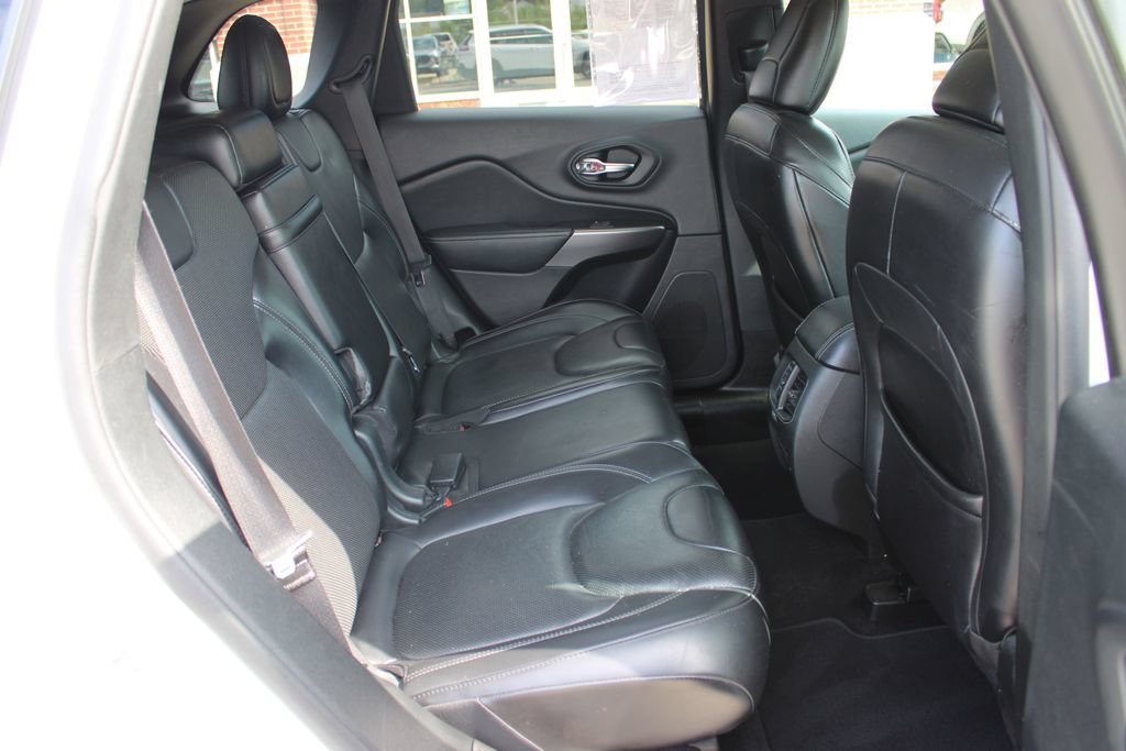 Used 2019 Jeep Cherokee Limited w/ Luxury Group AWD/4WD image 46