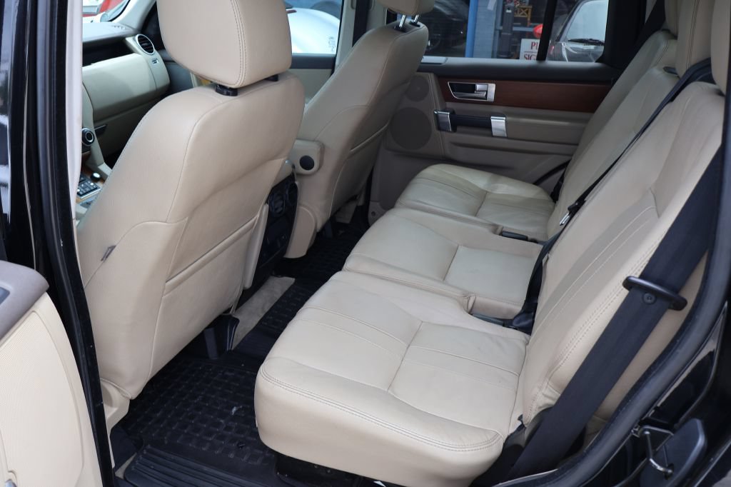 Used 2016 Land Rover LR4 HSE Silver Edition AWD/4WD image 17