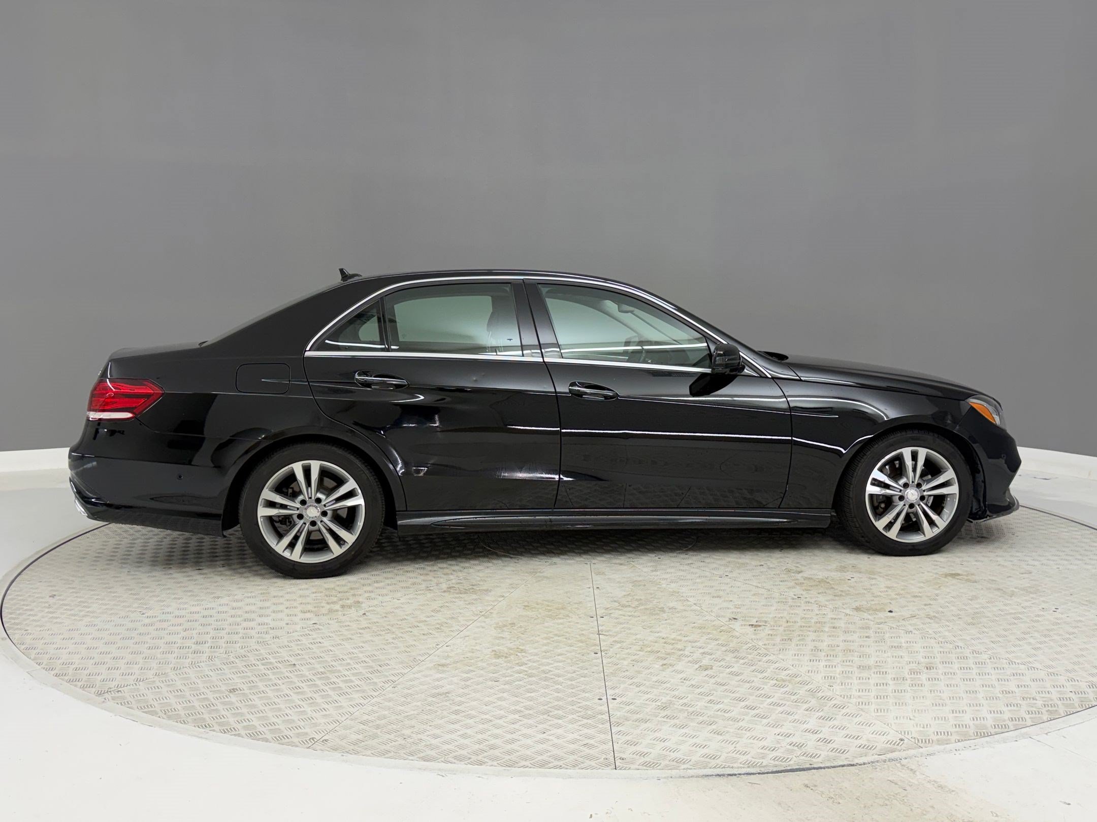 Used 2014 Mercedes-Benz E 250 BlueTEC Sedan image 8