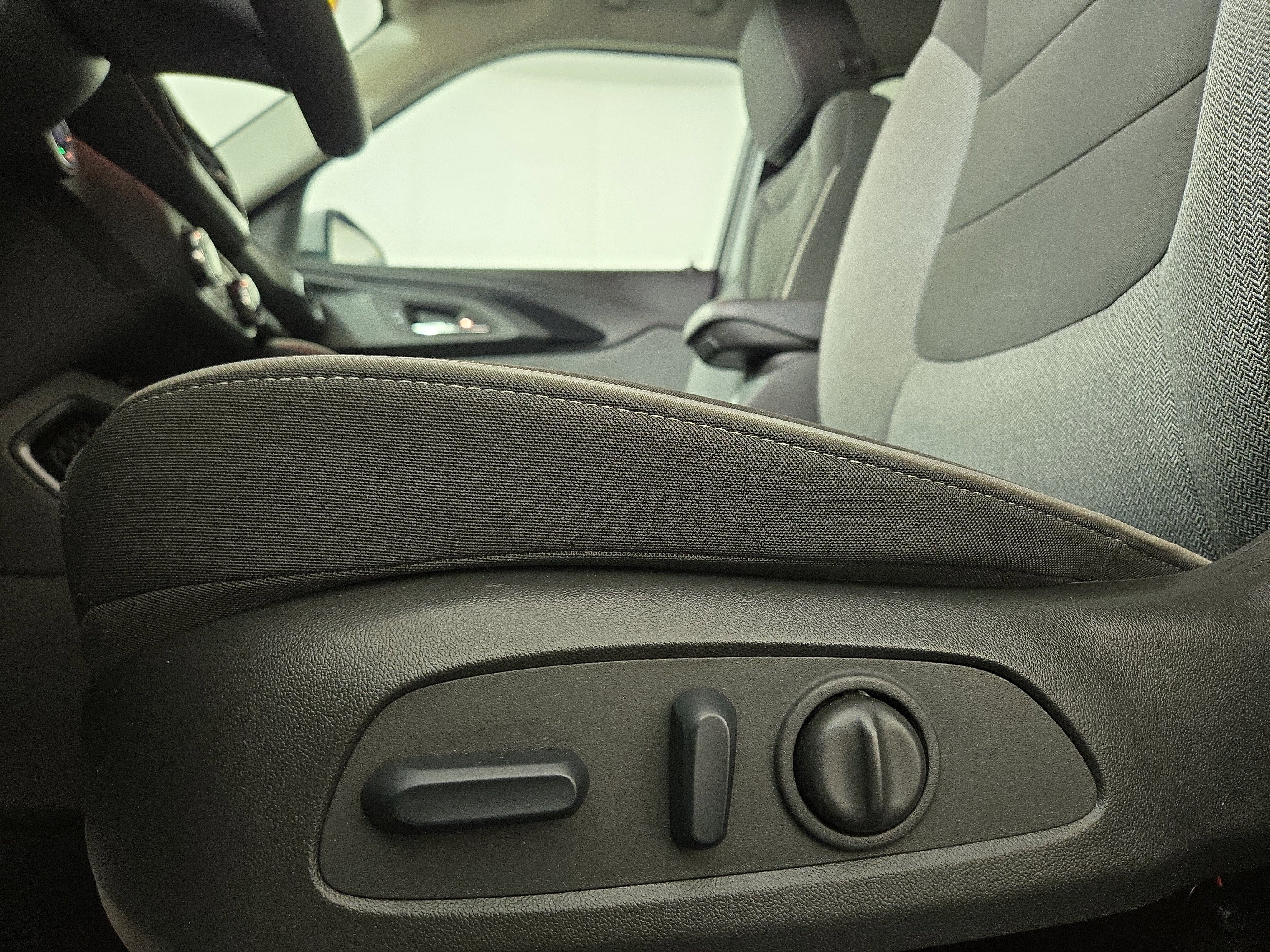 Certified 2023 Chevrolet TrailBlazer LT w/ Convenience Package image 31