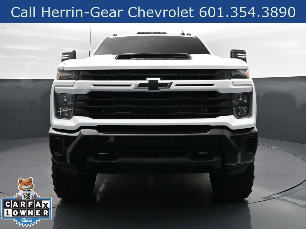 Used 2024 Chevrolet Silverado 2500 Custom w/ Custom Value Package AWD/4WD image 10