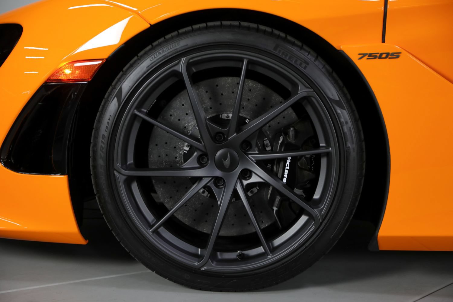 Used 2026 McLaren 750S Spider RWD image 18