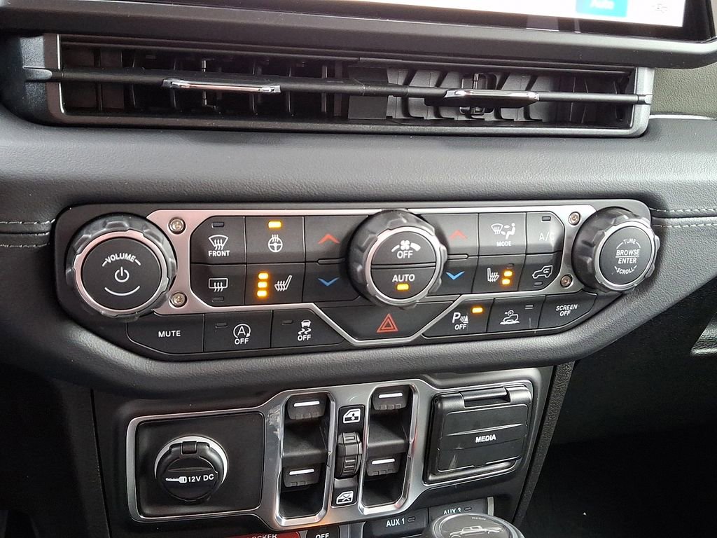 New 2026 Jeep Gladiator Mojave w/ Safety Group image 9